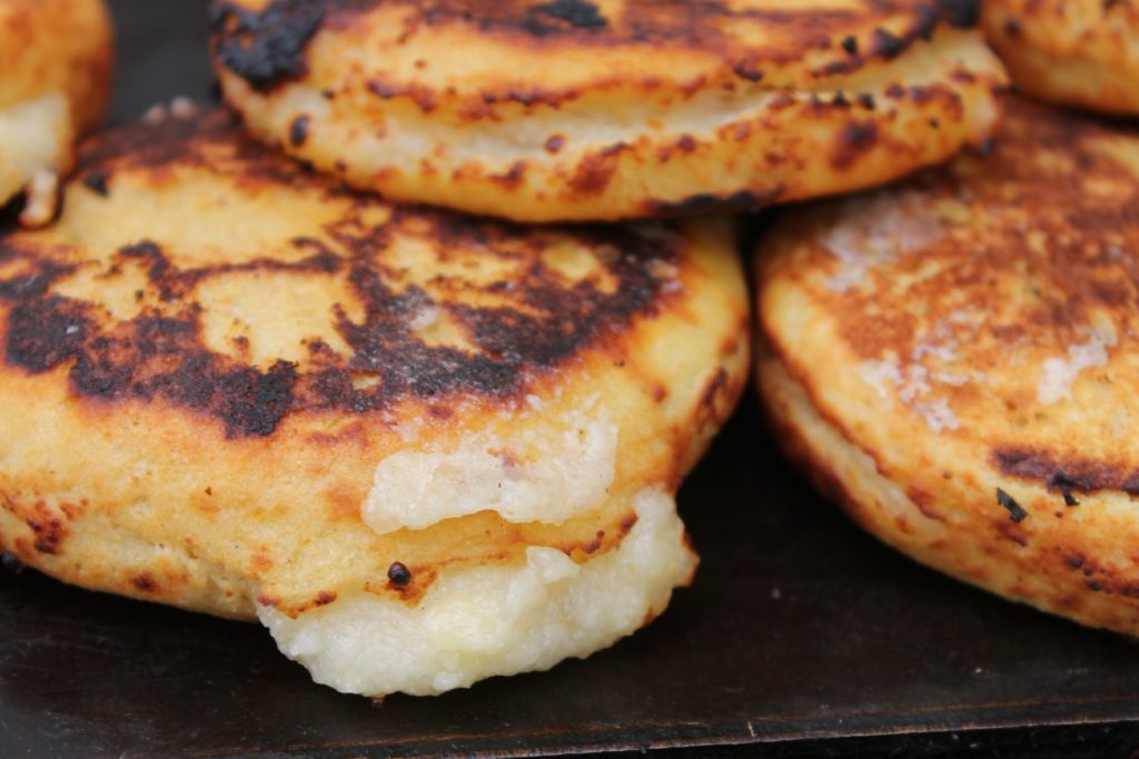 Grilled cheese arepas - courtesy Pixabay.